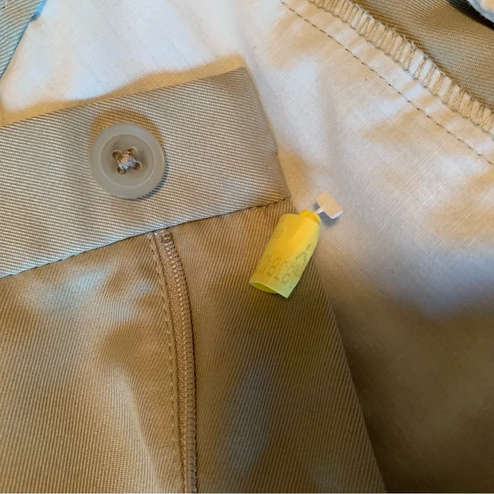 MENS SHORTS 46W HAGGAR SHORTS CLASSIC KHAKI PLEATED MENS 46 WAIST - Picture 5 of 7